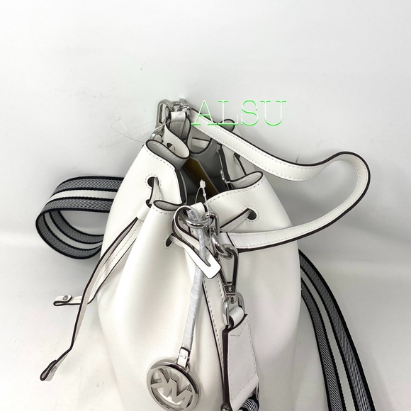 Michael Kors Medium Bucket Leathe Bag Optic White - Picture 3 of 7
